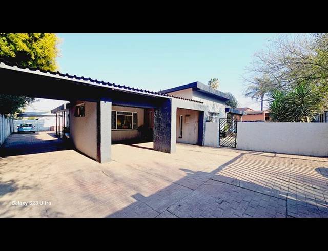 4 BEDROOM HOUSE FOR SALE IN VERWOERDPARK